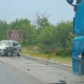 Dve saobraćajke na putu Zrenjanin – Beograd: Sudar auta i kamiona, vozilo sletelo s puta