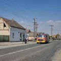 Sudar kamiona i automobila na putu Kuzmin–Bosut: dvoje povređeno, jedna osoba zaglavljena u vozilu