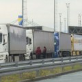 Teretnjaci na izlazu iz Srbije na Batrovcima čekaju četiri, a na Šidu dva sata