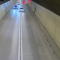 Jeziv snimak iz Crne Gore: U punoj brzini pretiče u tunelu, tragedija izbegnuta za dlaku!