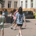 Emocije, pena parti i suze: Niški maturanti proslavili kraj osnovne škole