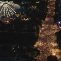 Noje cirher cajtung: Albanski demonstranti gledaju ka Srbiji