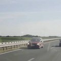 "Oprez! Još jedna kamikaza vozi u kontrasmeru": Bahati vozač snimljen kod Loznice (video)
