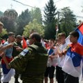 "Prkosna pesma" i kolo pored žice: Protesti na severu KiM - juče se pridružili i maturanti (foto/video)