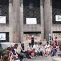 „Za mlade cvonjak a za fantomske organizacije milioni“: Protest umetnika u Beogradu