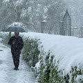 Slovenija zavejana! Sneg pravi haos širom Evrope: Ljudi spavali u kolima - Crkve i škole pretvorene u skloništa