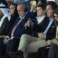 Ana Brnabić pored Takera Karlsona u prvom redu na otvaranju Svetskog samita vlada u Dubaiju /foto/