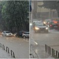(Video) Ulice u Užicu se pretvorile u reke! Nevreme pogodilo grad, automobili "plutaju" u vodi
