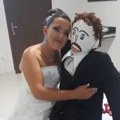Udala se za lutku, na svadbi bilo 250 ljudi! Na svet donela bebu lutku, a jedno je posebno muči