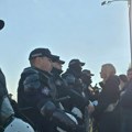 "Poprskao policajca suzavcem": Dačić o slučaju privođenja čoveka (74) na protestu u Novom Sadu: Lekari nisu utvrdili…