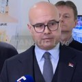 "Izvinjenje policajcima Za sve što su pretrpeli danas": Vučević nakon incidenata na izboru gradonačelnika u Novom Sadu…