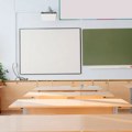 Učenici se sukobili, jedan od njih bacio suzavac, ima povređene dece: Drama u školi u Trilju