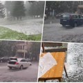Kiša se sručila na Beograd, voda se sliva po ulicama Kragujevca Pojavili se zastrašujući snimci nevremena: I grad je…