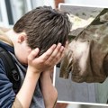 Jezivo nasilje nad tinejdžerom (17) u Trsteniku: Trojica dečaka ga brutalno tukli u hangaru, snimili nasilje, pa objavili na…