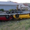 Kod Preljine se prevrnuo kamion sa prikolicom, “ferari“ i “mercedes“ završili u kanalu