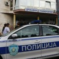Incidenti ispred DUNP-a: Načelnik policije u Novom Pazaru pogođen flašom u glavu