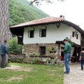 "Ovo je bio drugi dom patrijarha Pavla": Na Krstovdan tradicionalna manifestacija u manastiru u Ovčar banji u njegovu čast
