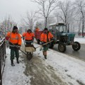 Kragujevac: Radnici JKP Šumadija čiste sneg sa javnih površina