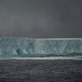 Najveći ledeni breg na svetu promenio boju, naučnici izdali dramatično upozorenje: "Kraj je sve bliži"