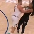 Pogledajte kako je nastao haos na meču Minesota - Denver, Jokić će ovu bruku svojih saigrača zapamtiti zauvek