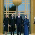 Neprijatan trenutak za Makrona; Emine Erdogan odbila gest predsednika Francuske VIDEO