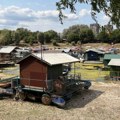 Rekordno nizak vodostaj u Novom Sadu: Peščani sprudovi na sredini Dunava, čamci zaglavljeni u blatu i kanalizacija koja teče u…