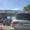 Obustavljen saobraćaj za teretna vozila na naplatnoj stanici Adaševci u smeru ka Šidu, formirana kolona