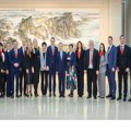 Gradonačelnik Prokuplja u Kini sa SNS delegacijom — službeno putovanje, stranački aranžman ili privatna poseta?