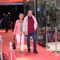 Ljubivoje Ršumović sa partnerkom Gocom na crvenom tepihu