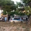 Stravično! Ubice ispalile 25 metaka tokom pucnjave u Atini: Pobegli na motoru i u crnom automobilu