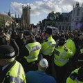 "Hapsićemo sve koji podržavaju hamas": Haos na propalestinskim protestima u Britaniji: Aktivisti napali policiju, očekuju se…