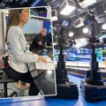 Voditeljka televizije vodi program naoružana: Pogledajte gde je „sakrila“ oružje na fotki koja je postala viralna FOTO