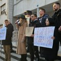 "Stop akušerskom nasilju": Održa protest u Sremskoj Mitrovici zbog smrti bebe