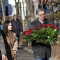 Dirljiva scena na Novom groblju Predsednik Vučić sa sinom Danilom i ćerkom Milicom na pomenu Kseniji Vučić