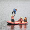 Drama u Podgorici: Mladićima se pokvario čamac nasred vode, a zbog vetra i talasa nisu mogli do obale, spasioci ih hitnom…
