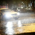 Posledice nevremena u Beogradu: Poplavljene ulice, automobili u vodi, gejzir na Autokomandi FOTO, VIDEO