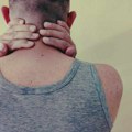 Bolovi u vratu i ramenima – praktični saveti za bolje zdravlje