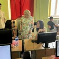 Đukić Dejanović u poseti Letnjoj školi programiranja u Sremskoj Mitrovici