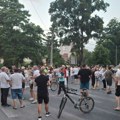 Од јутрос без блокада саобраћајница у Србији, у Ужицу окупљање испред полицијске станице и суда