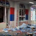 Demolirane prostorije SNS na 3 lokacije u Novom Sadu, sukobi sa policijom u Kosovskoj ulici (FOTO, VIDEO)