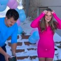 Skandal na otkrivanju pola bebe Video iz bazena razbesneo javnost, svi se pitaju - da li može luđe od ovog? (video)