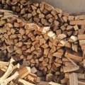Poslednji voz za drva za ogrev: Produženo leto zbunilo građane, kubik plaćaju 60 evra
