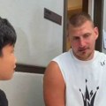 Nikola Jokić kakvog ne viđamo često: Šalio se na svoj račun, jedno pitanje ga posebno zabavilo