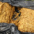 (Foto) Prijava protiv dvojice muškaraca iz Rume: Policija u stanu pronašla više od 750 kilograma duvana