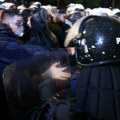 Protest u Tirani ispred kancelarije Edija Rame: Sukobi sa policijom, upotrebljen vodeni top