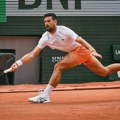 VIDEO Đoković opet na terenu pred punim tribinama, Troicki sa njim na Rolan Garosu