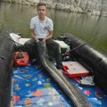 Vodeni džin jedva izvučen iz Sjeničkog jezera: Otac i sin ulovili soma kapitalca, dugačak dva metra i težak skoro 50 kilograma…