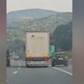 (Foto) Samo pukom srećom izbegnuta nesreća: Bahata vožnja po Milošu Velikom