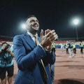 Dušan Tadić usred Novog Sada poveo navijanje navijača Ajaksa