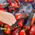 Baka Spasenija otkrila šta radi sa paprikama pre nego što napravi ajvar: Kožica se odmah skida kao od šale